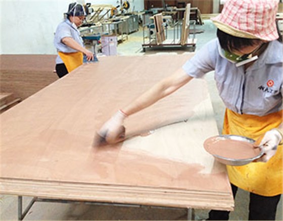【郑州】门厂客户胡总说，油漆批灰封底就要选汉林腻子！