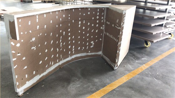 密度板和中纤板家具展柜为何不用猪血灰，改用汉林水性腻子刮灰修补