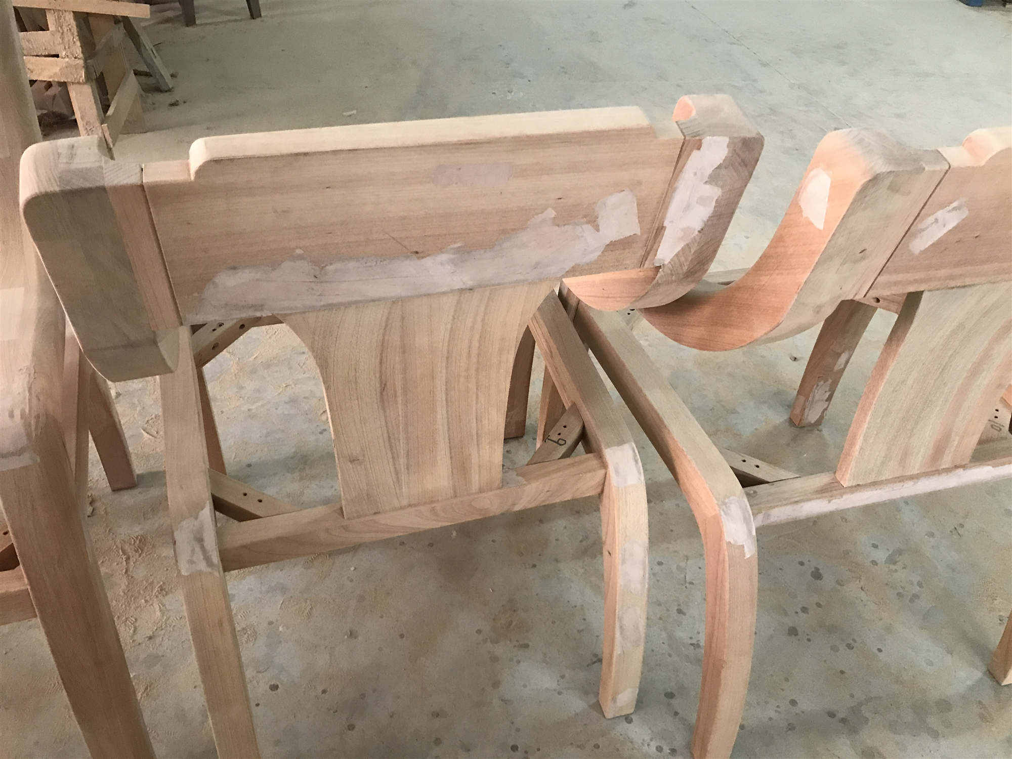 实木桌椅结巴裂缝修补，汉林水性木器腻子填缝补洞效果令人满意